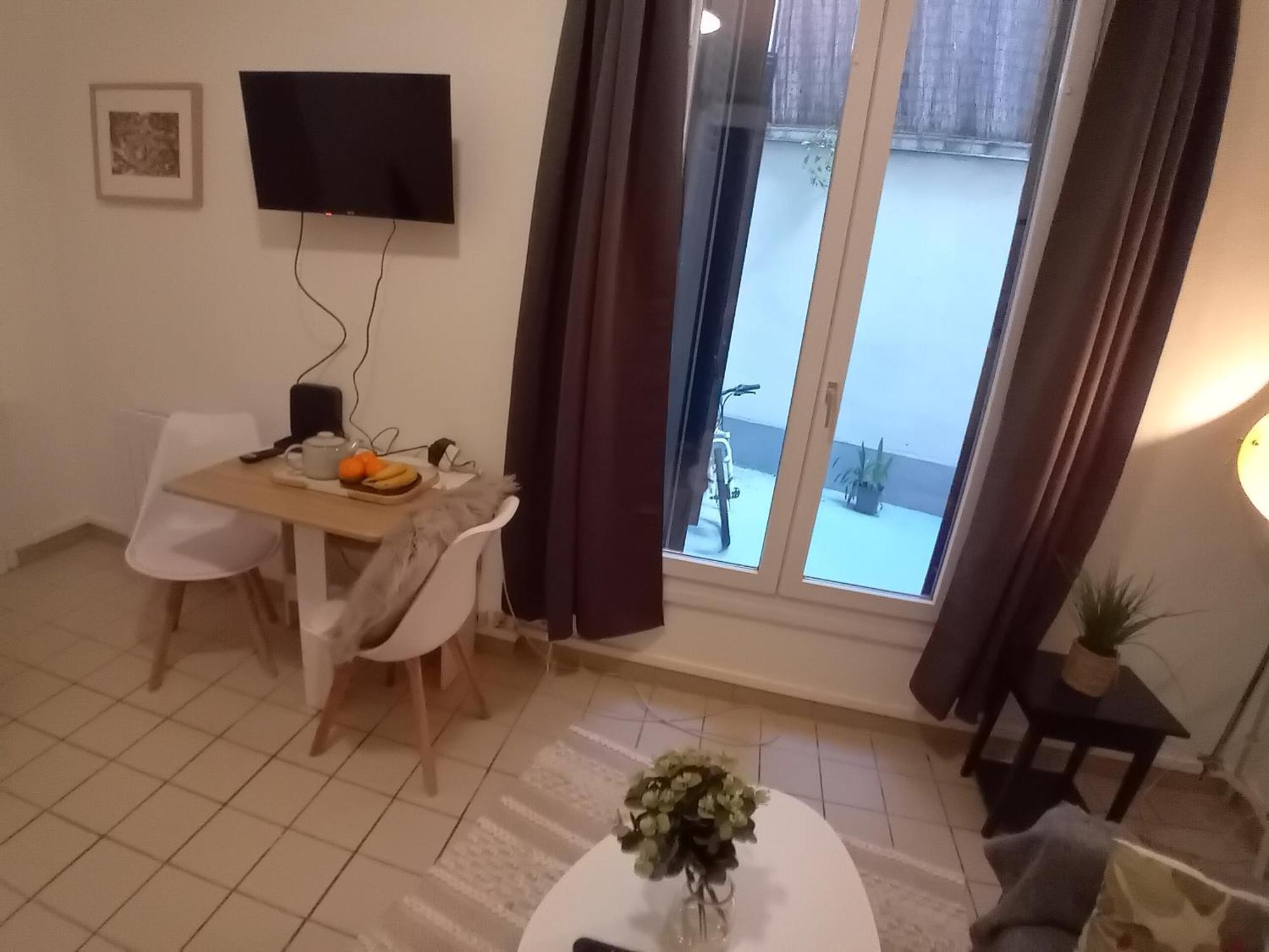 1 Minute Gare Montparnasse ,near To Eiffel Tour And Louvre Meusm,gorgeous Place Appartement *