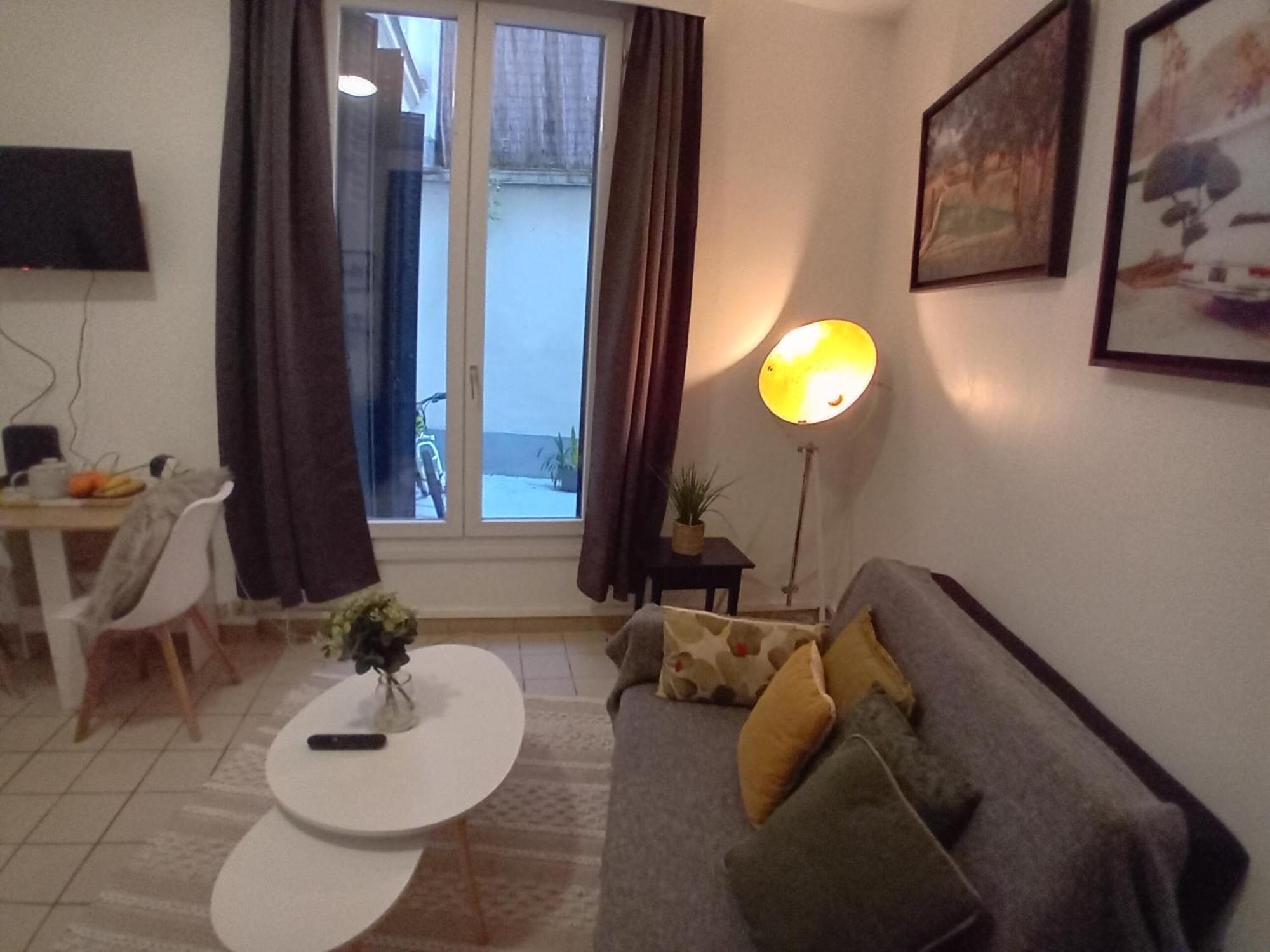 1 Minute Gare Montparnasse ,near To Eiffel Tour And Louvre Meusm,gorgeous Place